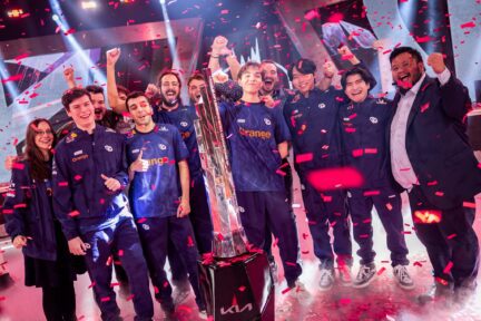 Karmine Corp che festeggiano